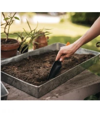 Lopatka na výsev semen černá - Fiskars - prodej zahradního nářadí - 1 ks