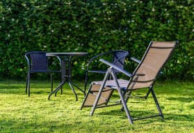 Jak se v letních měsících starat o trávník?